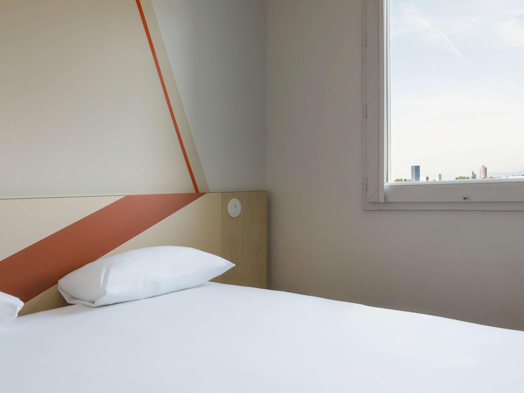 Ibis Budget Lyon Вийёрбан Экстерьер фото